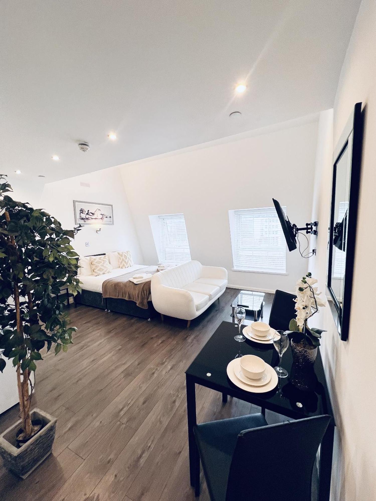 Fox House Studios, Aparthotel 4*