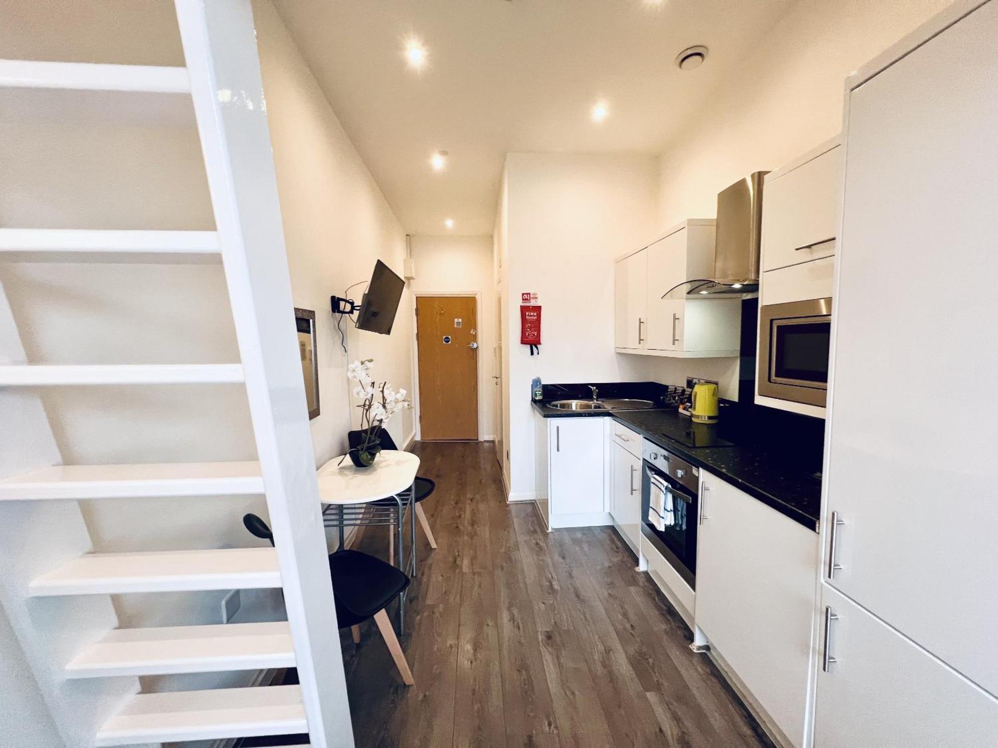 Fox House Studios, Aparthotel 4*