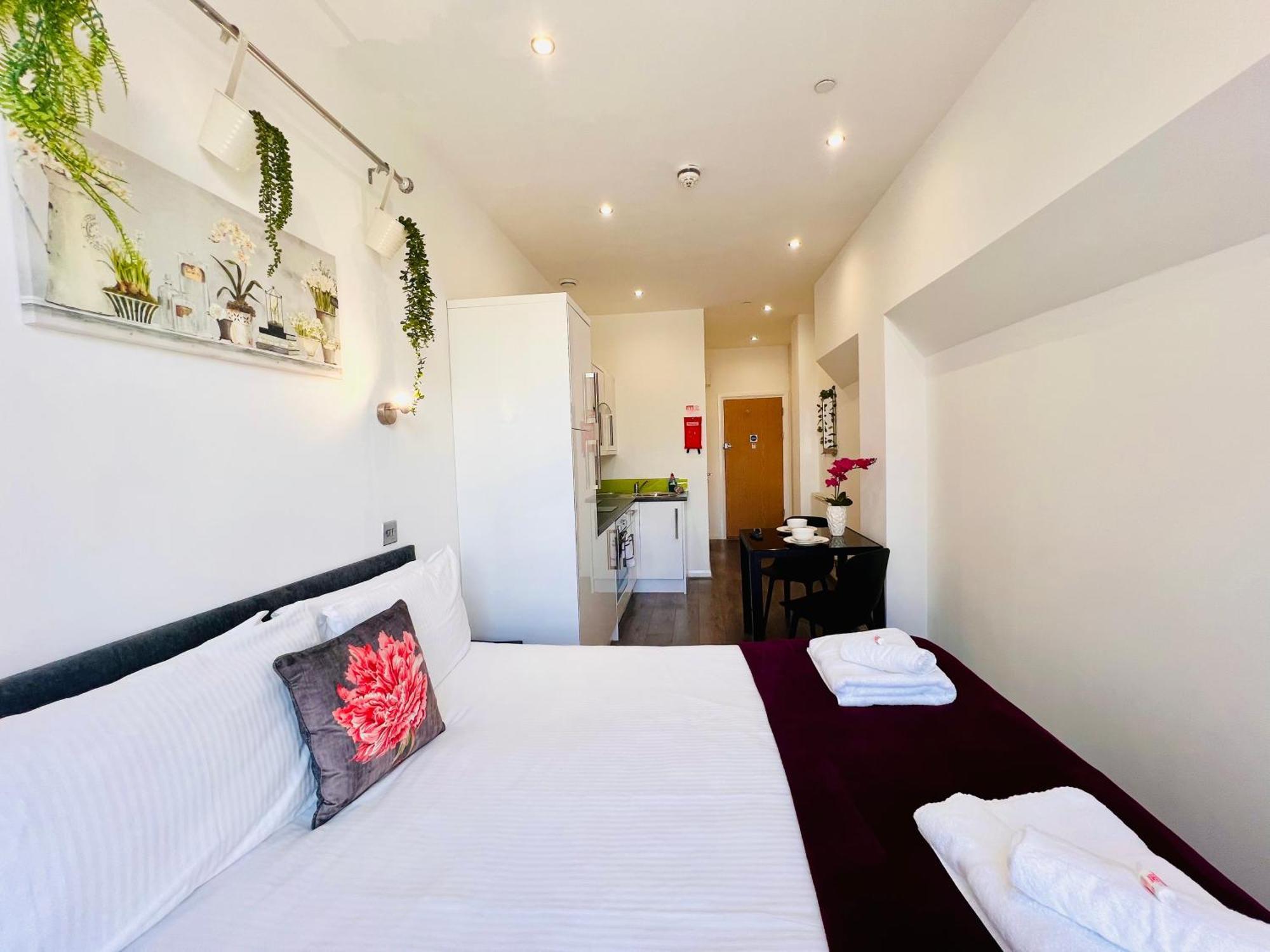 Fox House Studios, Aparthotel
